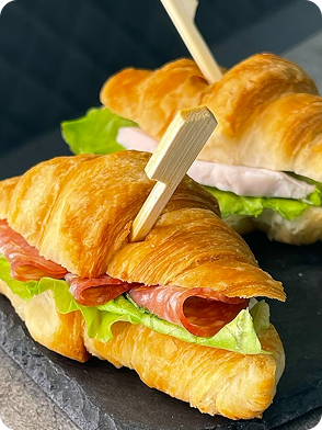 Мини-круассан  с копченой курицей