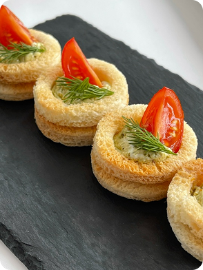 Тарталетки с черри  и соусом песто